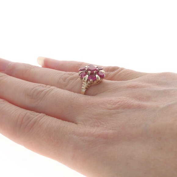 Yellow Gold Lab-Created Ruby Vintage Cluster Cocktail Ring 10k Rd 3.09ctw Flower - Picture 4 of 6
